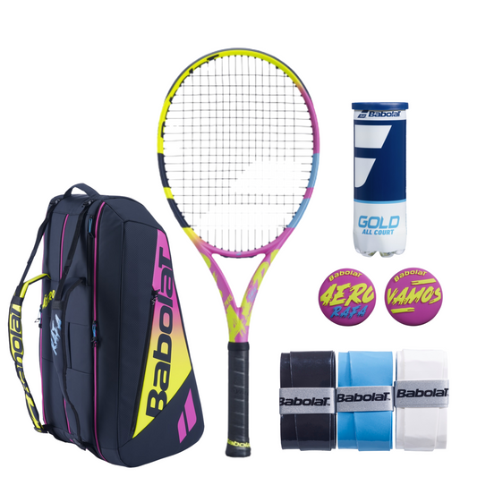 באנדל Babolat Pure Aero Rafa 2023 + תיק | בבולט - סט טניס עם מחבט, מספרי אונית וכדורי טניס.
