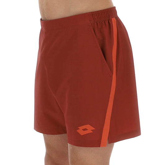 מכנסי גברים לוטו PANTALONI CORTI TENNIS TECH D1 ROSSO SCURO LOTTO בצבע אדום כהה עם סגנון מודרני.