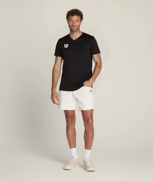 חולצת וי וילסון לגברים | Men V T-Shirt - חולצה שחורה עם לוגו ווילסון, סגנון ספורטיבי ואלגנטי.
