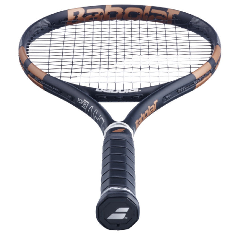 מחבט טניס Babolat Drive Black משקל 295 גרם | בבולט - עיצוב יוקרתי בצבעים שחור ונחושת.