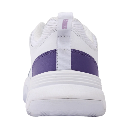 מבט מאחור על העקב של נעלי טניס K-Swiss Court Express 2 לנשים בצבע לבן וסגול
