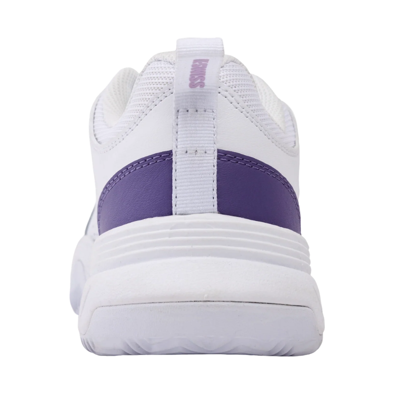 מבט מאחור על העקב של נעלי טניס K-Swiss Court Express 2 לנשים בצבע לבן וסגול