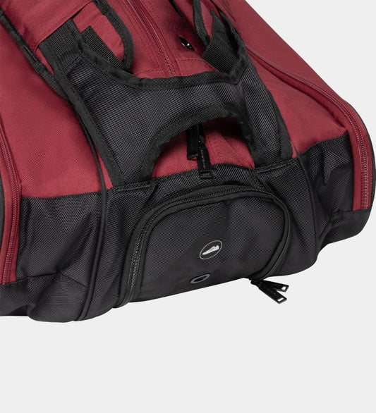 תיק אימון Dunlop CX Performance 12 Racket Bag | דנלופ, תקריב על ידית ונעילת תיק טניס מקצועי בצבע בורדו ושחור.