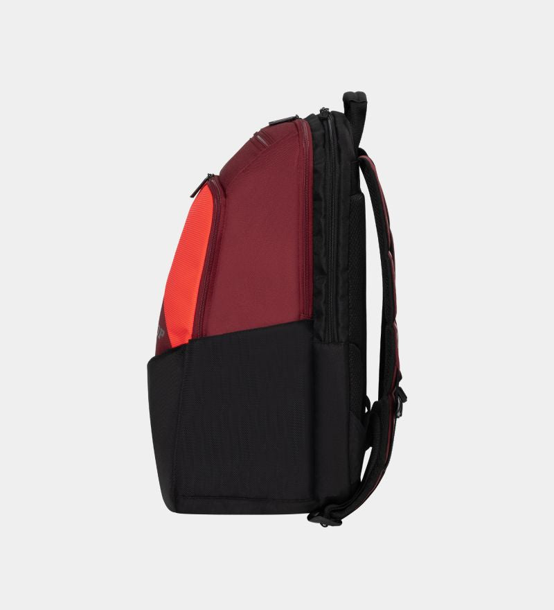 תיק אימון Dunlop CX Performance Backpack | דנלופ בצבעים אדום ושחור, צדדים קלאסיים עם רצועות נוחות.