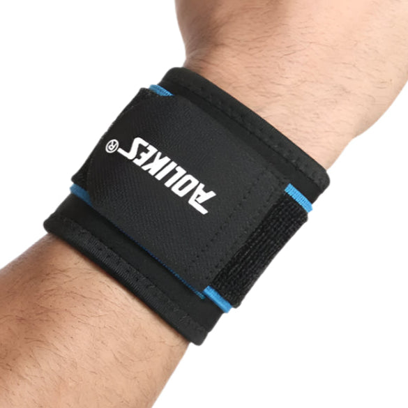 תמיכת רצועת יד לתחבושת יד מתכווננת של AOLIKES על יד, מציעה תמיכה ויציבות לפרק כף היד.