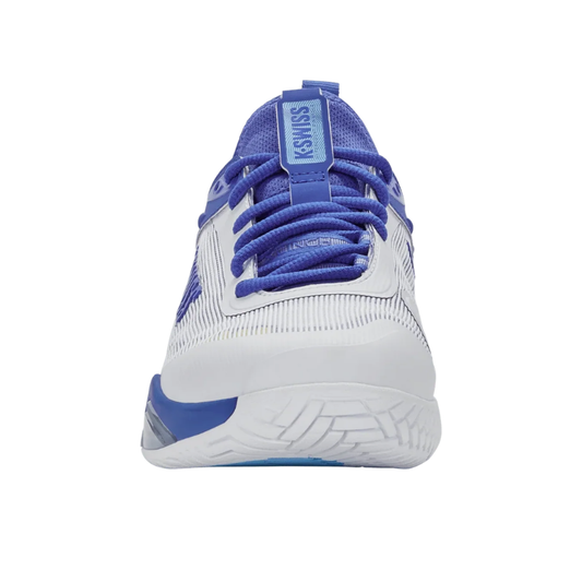 מבט חזיתי של נעלי טניס K-Swiss Hypercourt Pinnacle לגברים בצבע לבן וכחול