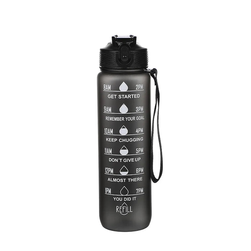 בקבוק מים 1 ליטר לספורט עם סימוני זמן וציטוטים מוטיבציוניים להנעת שתייה לאורך כל היום