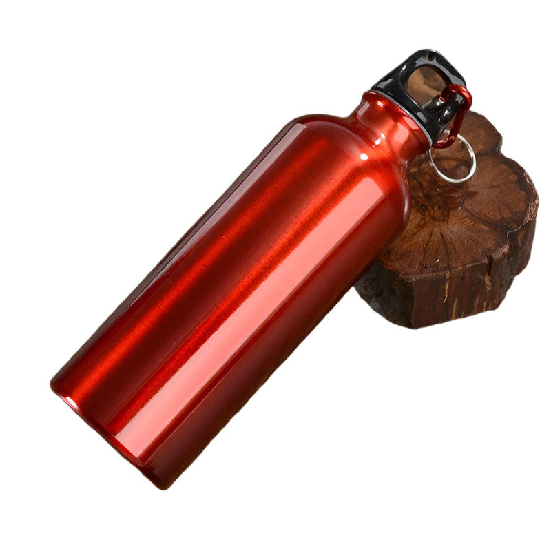 בקבוק מים 500 מ"ל בצבע אדום מבריק, מתאים לשימוש יומיומי ושמירה על מים קרירים.