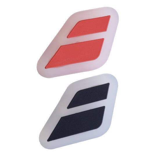 בולם זעזועים בבולט Flag Damp Babolat כחול שחור - זוג בולמים עם לוגו Babolat, עשויים סיליקון איכותי.