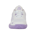 מבט חזיתי של נעלי פאדל K-Swiss Ultra Court Padel לנשים בצבע לבן וסגול