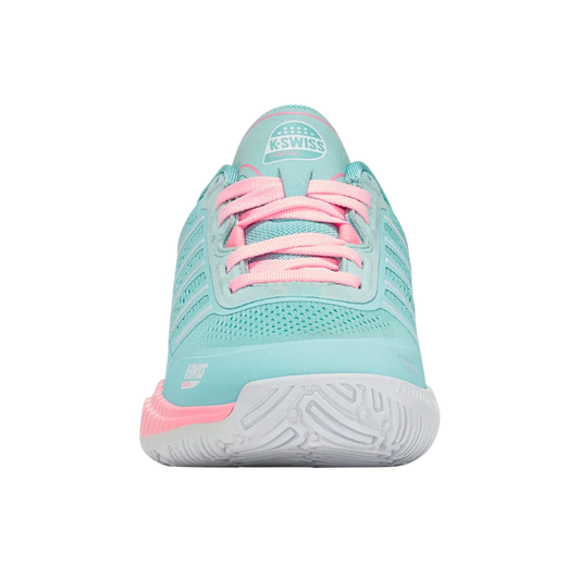מבט חזיתי של נעלי פאדל K-Swiss Ultra Court Padel לנשים בצבע תורכיז ושרוכים ורודים