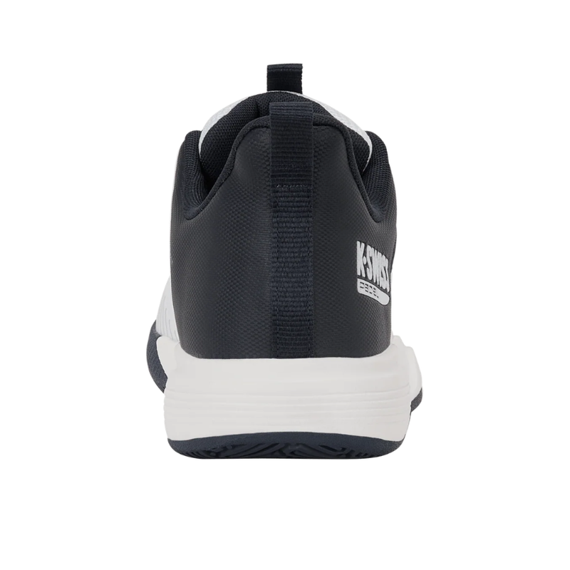 מבט מאחור על העקב של נעלי פאדל K-Swiss Ultrashot Light Padel לגברים בצבע שחור ולבן