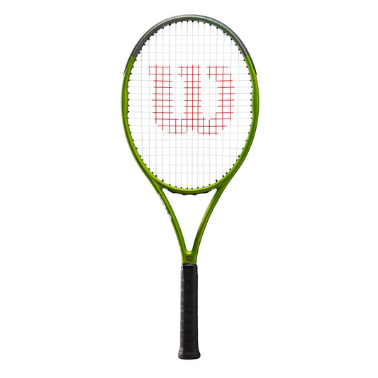 מחבט טניס Wilson Blade Feel 103 | וילסון עם עיצוב ירוק וכיתוב אדום בלב המחבט.
