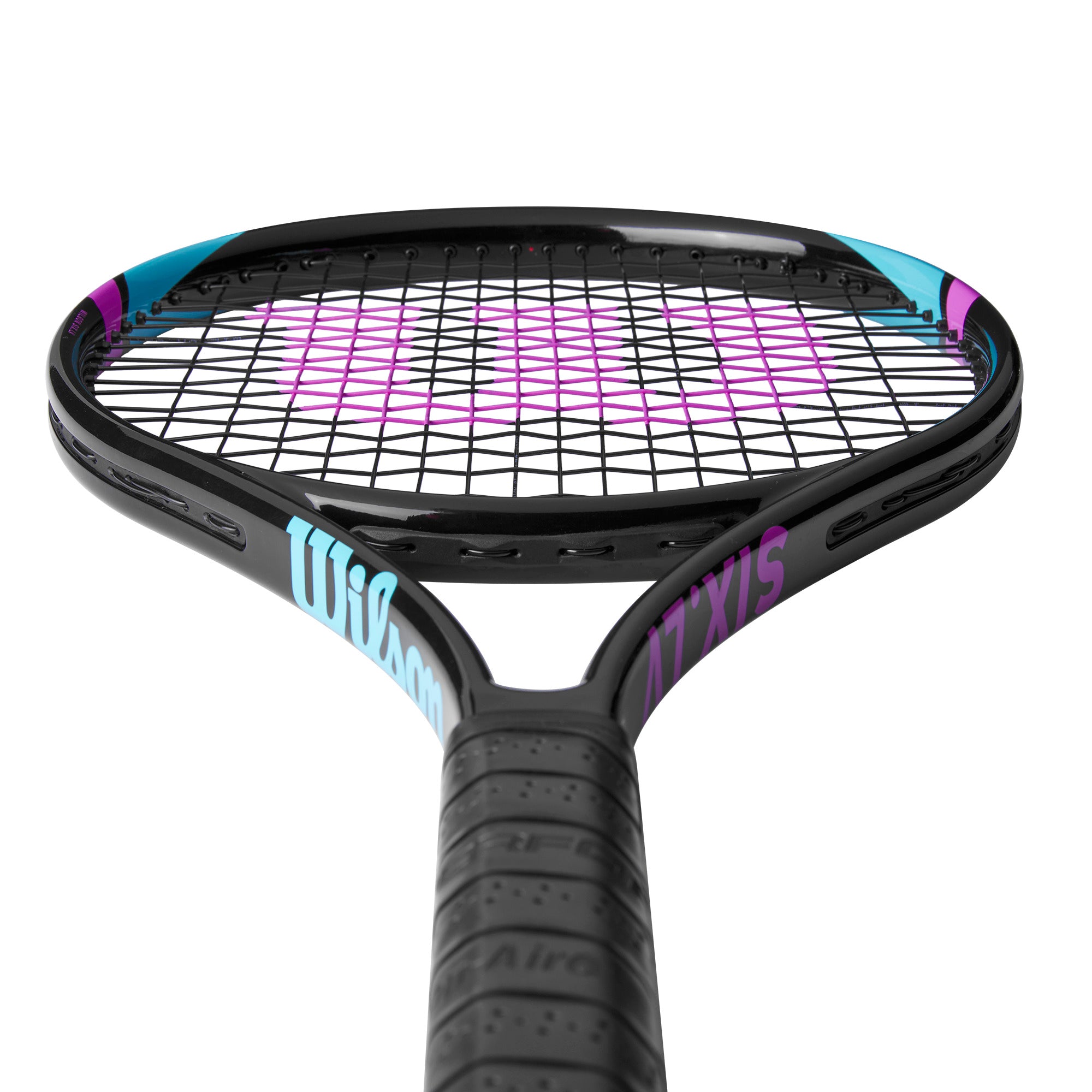 מחבט טניס Wilson Six LV Tennis Racket | וילסון - תקריב של ראש המחבט עם רשת צבעונית.