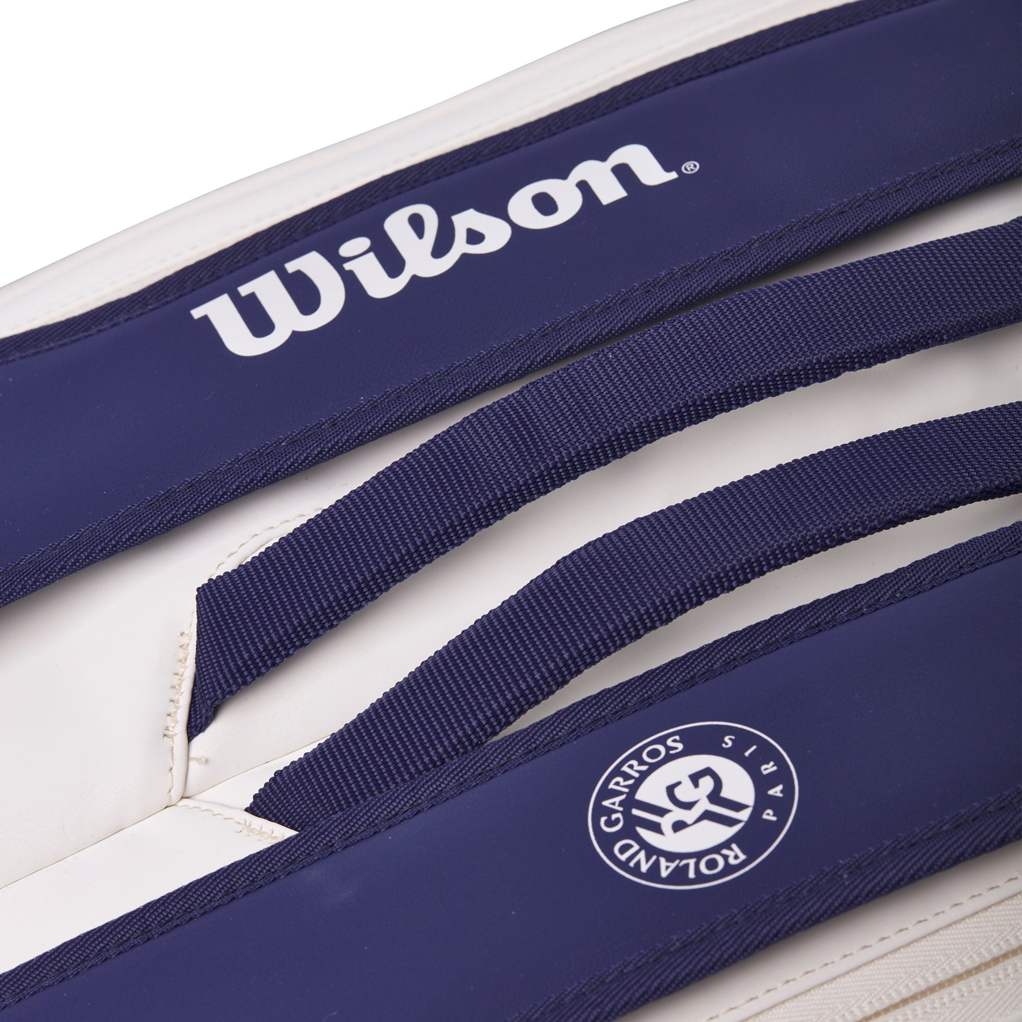 תיק טניס Wilson Roland Garros Premium 9PK | וילסון: פרטים ועיצוב ייחודי על התיק.