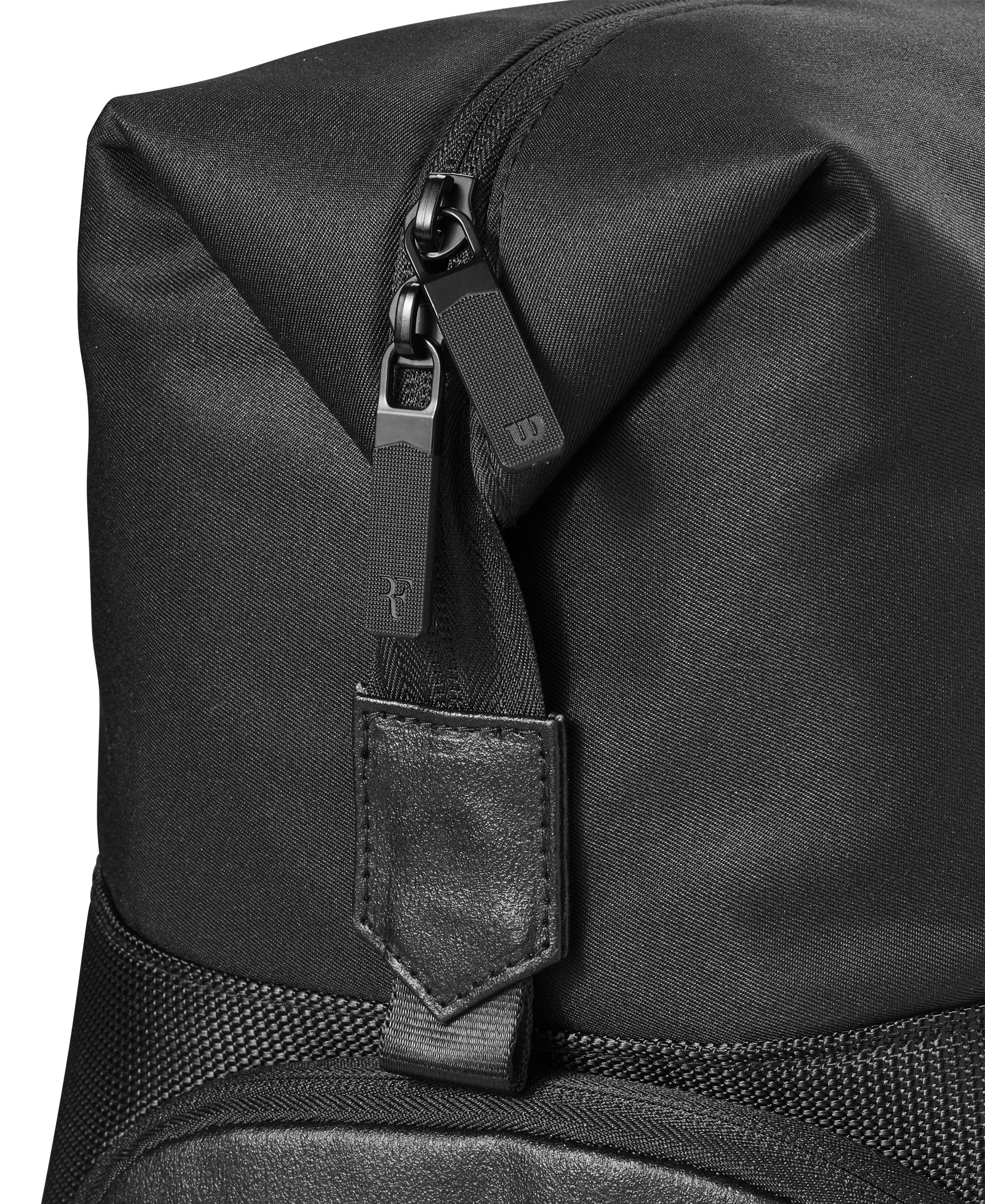 תיק טניס Wilson RF Practice Bag 6 Pack | וילסון - רוכסן ודetails על תיפורים עמידים בעיצוב יוקרתי.