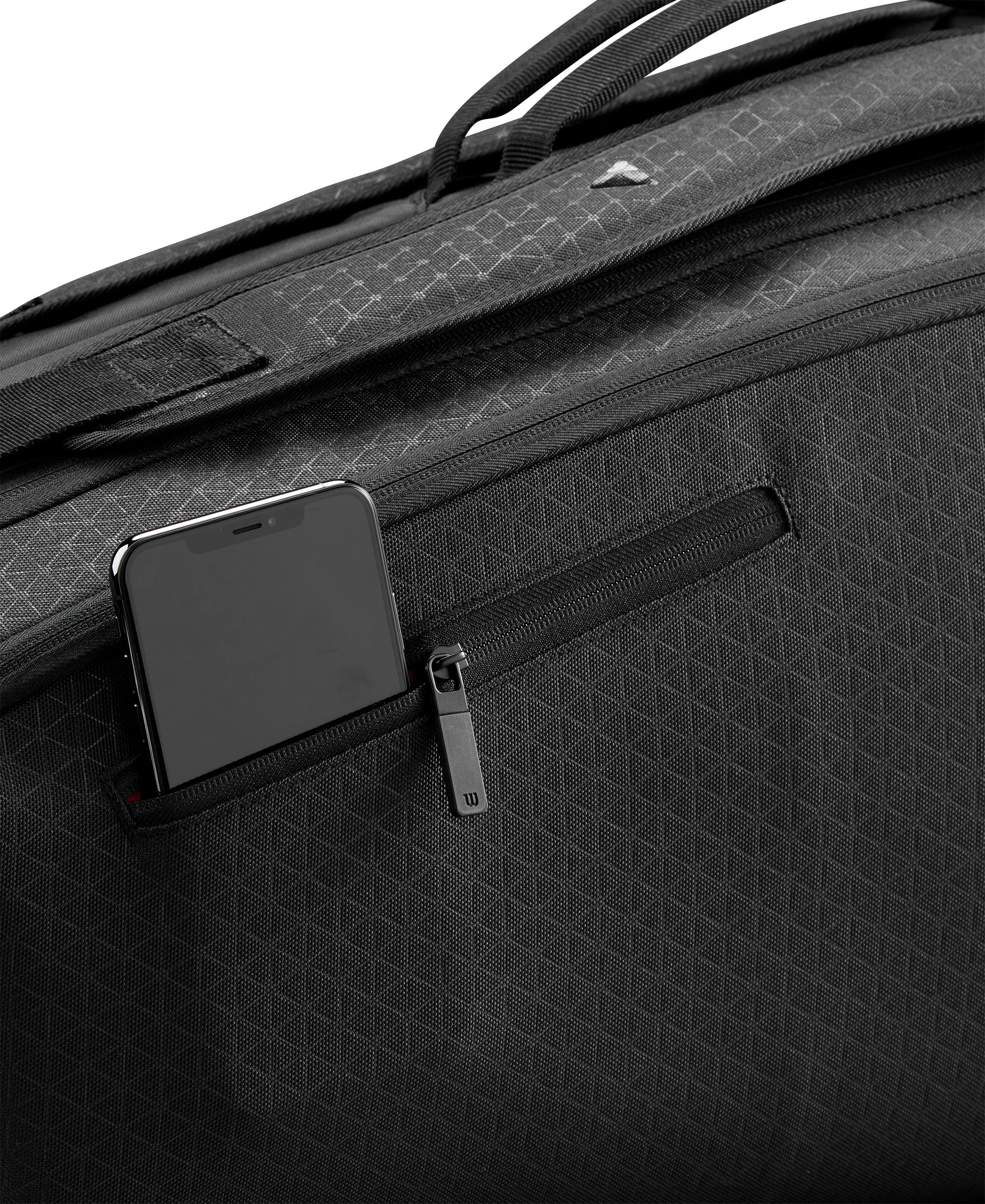 תיק טניס Wilson Clash V3 6PK Racquet Bag | וילסון עם כיס אחורי ותוך כדי החזקת טלפון חכם