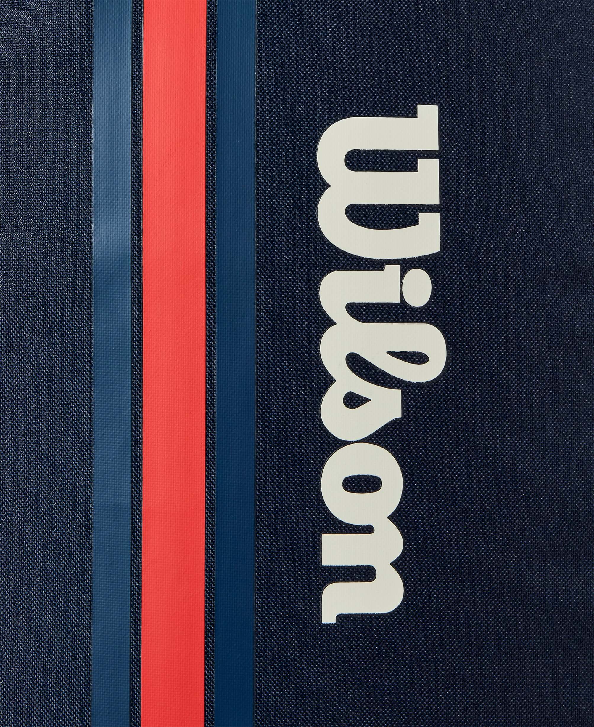 תיק טניס וילסון | Team Backpack Wilson אפור עם לוגו ווילסון ואיור פסי צבע