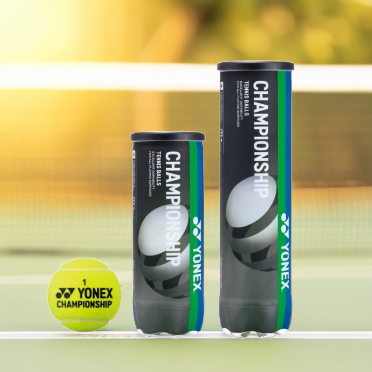 קרטון כדורי טניס Yonex Championship | יונקס עם כדור טניס ליד בקומפוזיציה ספורטיבית
