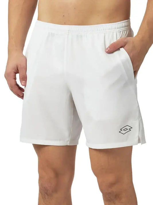 מכנסי טניס גברים לוטו TECH IV - D4 SHORT7 LOTTO צבע לבן, גזרה גמישה וקלילה לנוחות מקסימלית במהלך משחק.
